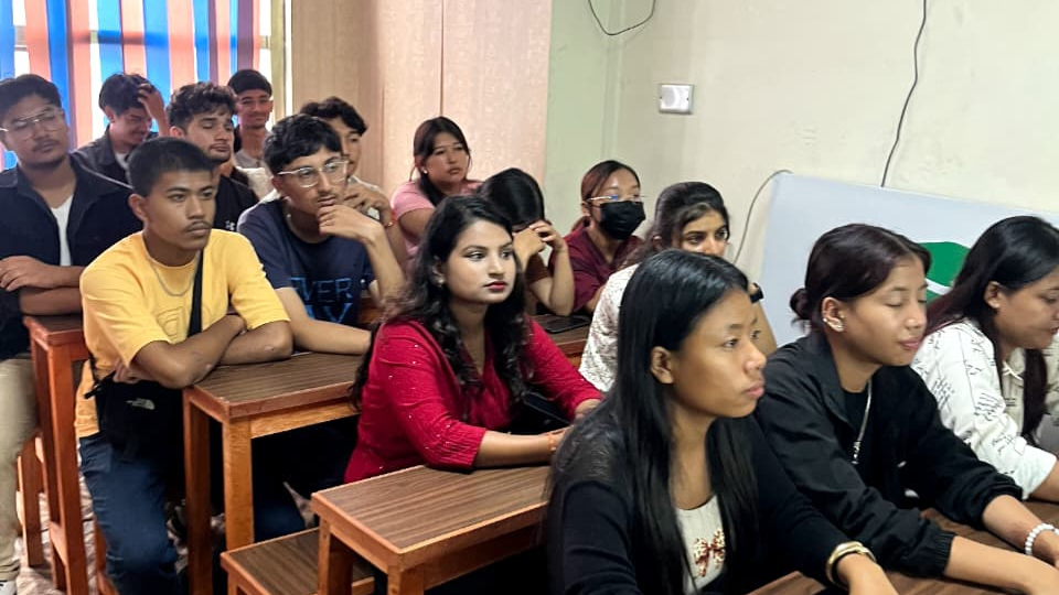 Students of scholars gyan academy in Scholarship test preparation classes.